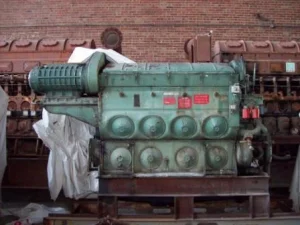 E4537a-EMD-8-645-E2-Engine_6