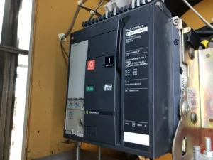 1200a-breaker-712×534-1