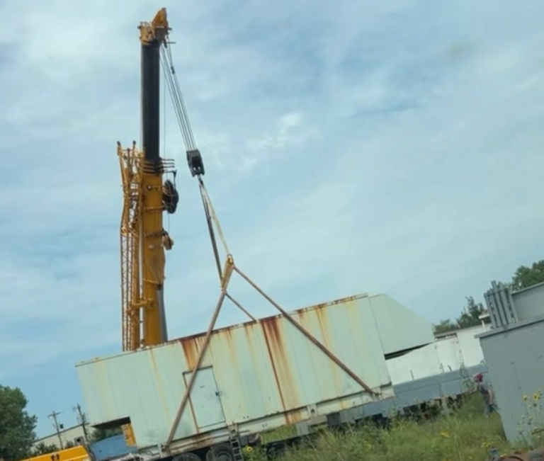 waukesha_9390_crane_lift